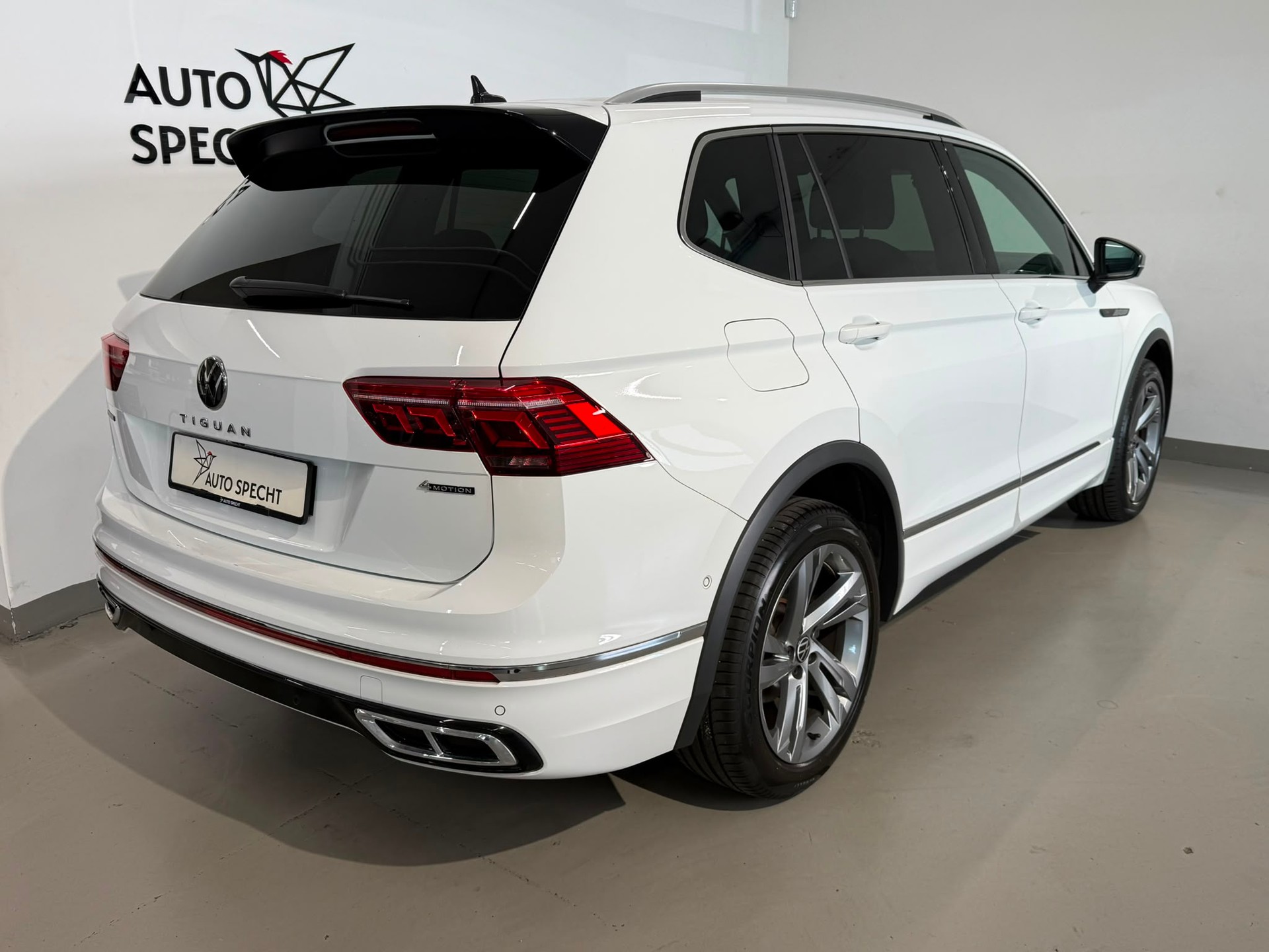 VW Tiguan Allspace 2.0TSI R-Line 4Motion DSG-showroom-element-3