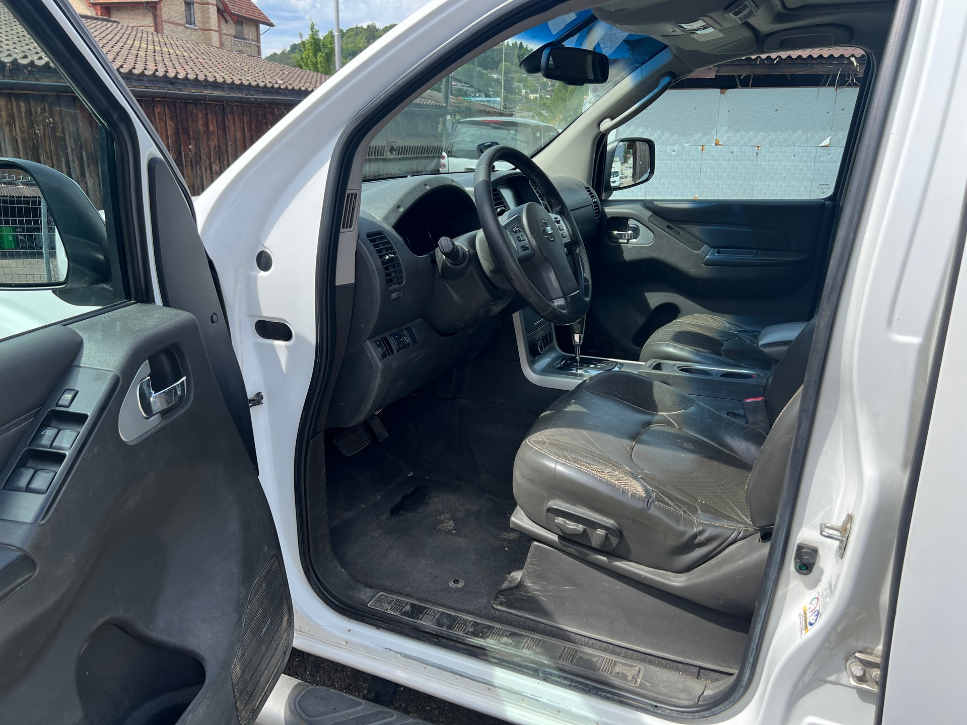 NISSAN Navara V6 Double Cab LE 3.0 dCi 4WD Automat-image-8