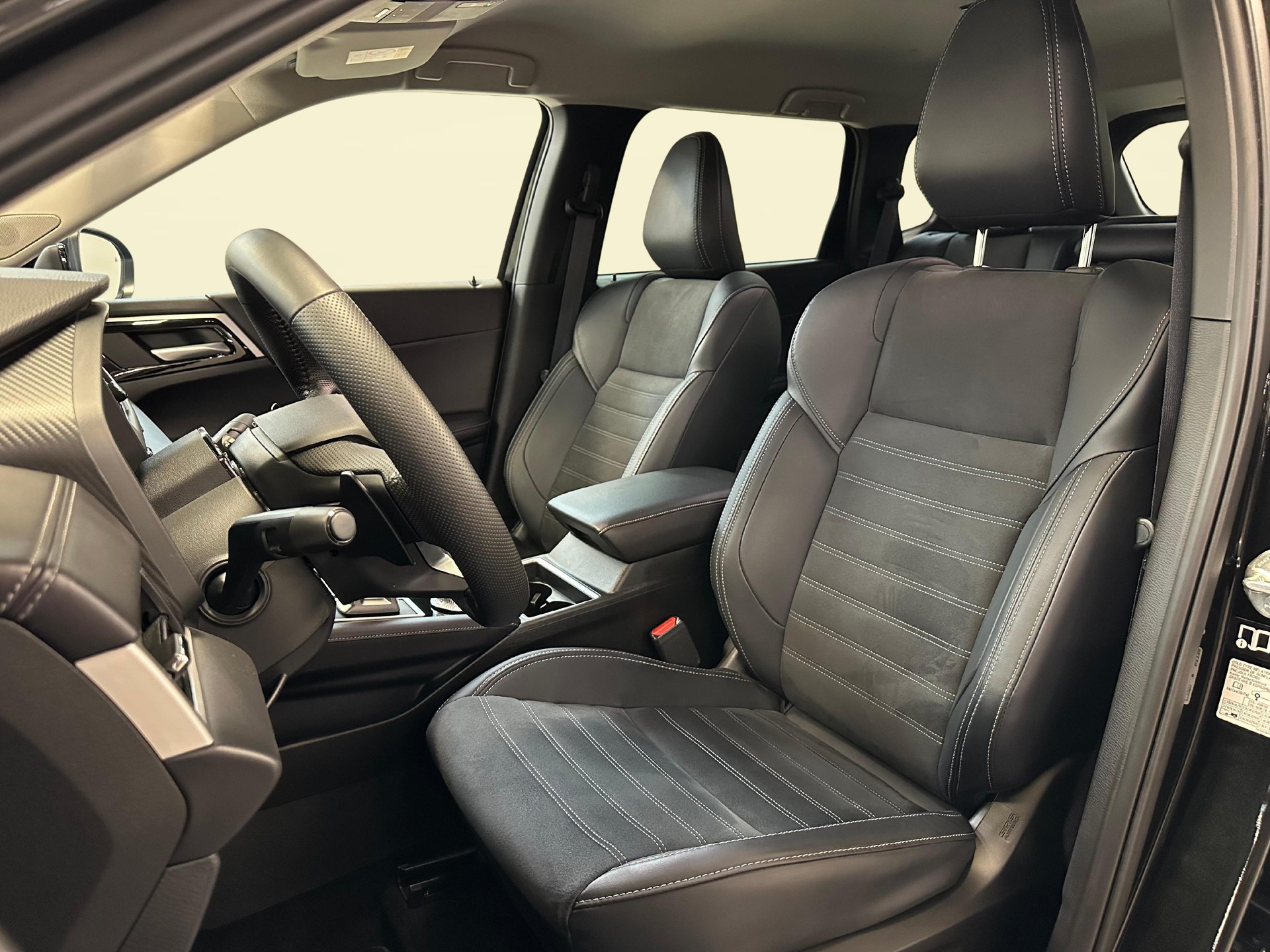 MITSUBISHI Outlander 2.4 PHEV Intense 4x4-image-4