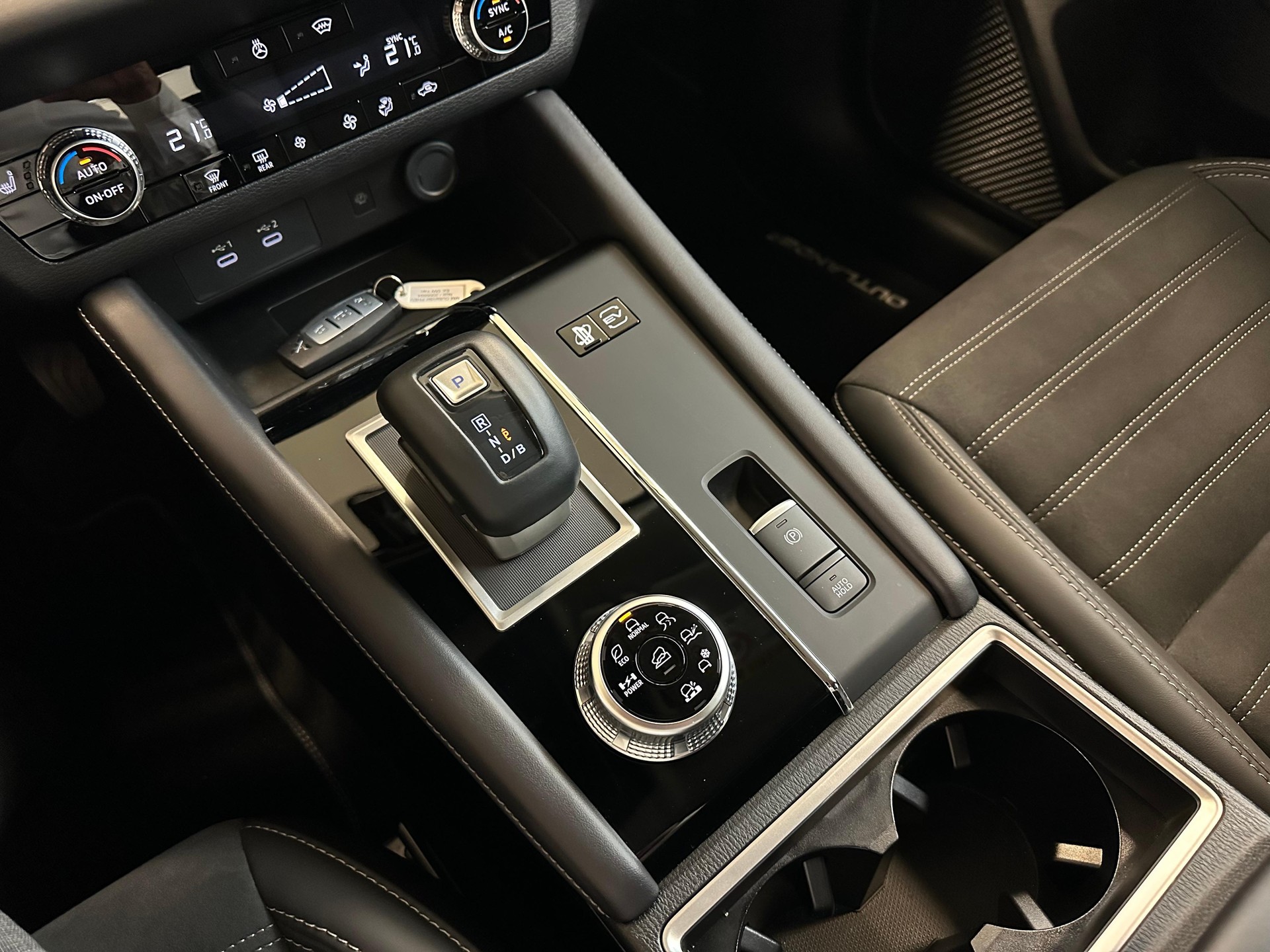 MITSUBISHI Outlander 2.4 PHEV Intense 4x4-image-7