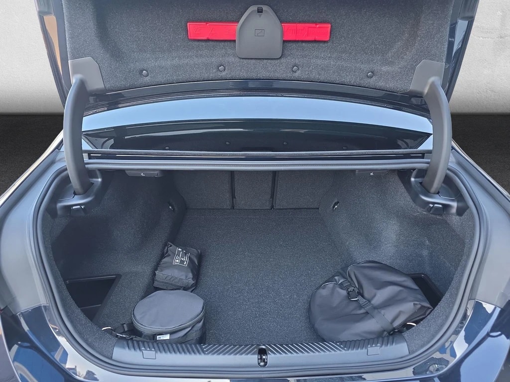 BMW 550e xDrive M Sport Pro Steptronic-image-9