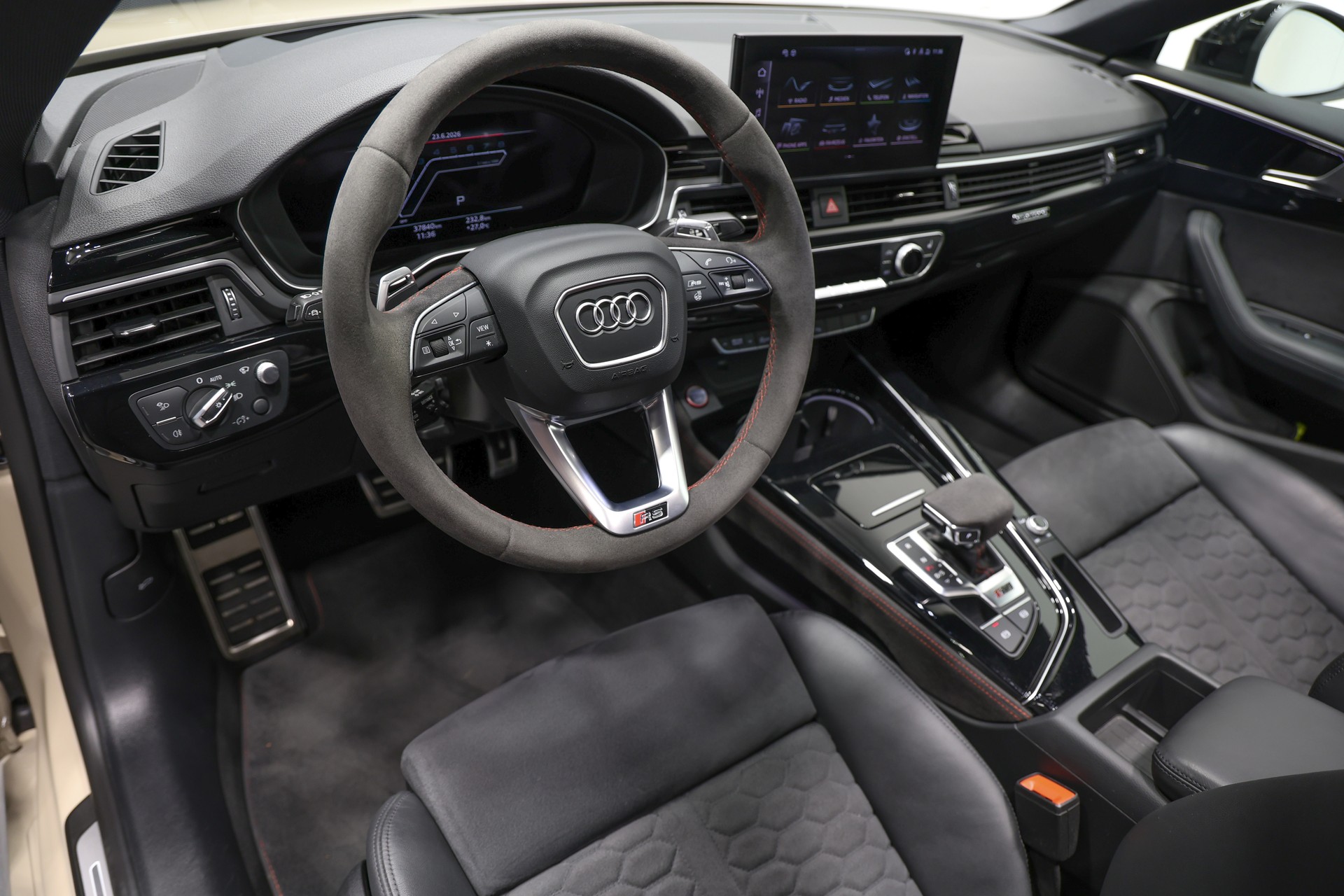 AUDI RS5 Sportback 2.9 TFSI quattro tiptronic *Facelift*Competition Paket*Individual-Lackierung Mocha Latte*-image-16
