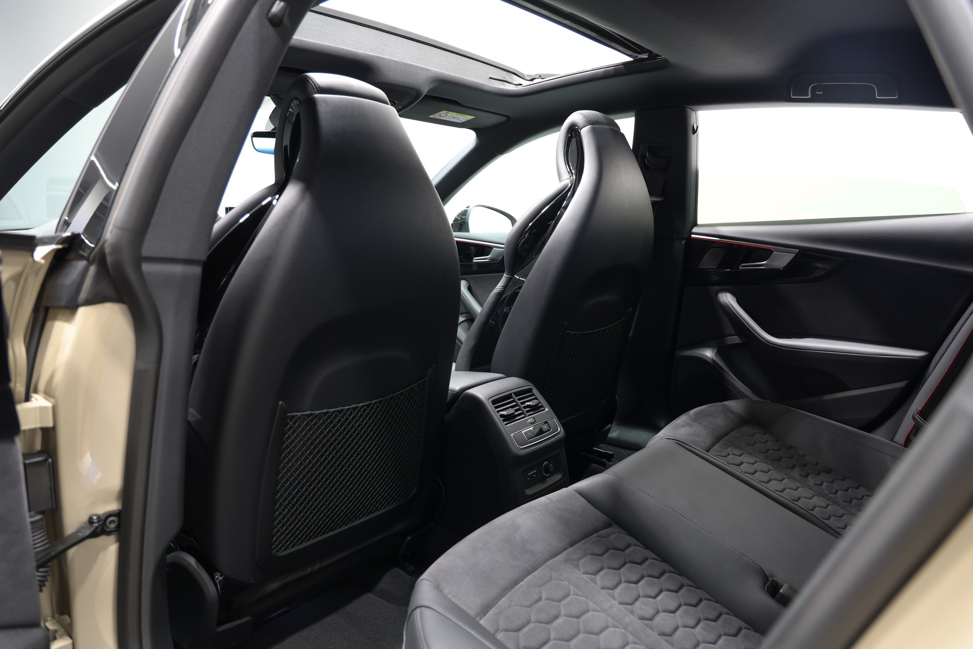 AUDI RS5 Sportback 2.9 TFSI quattro tiptronic *Facelift*Competition Paket*Individual-Lackierung Mocha Latte*-image-19