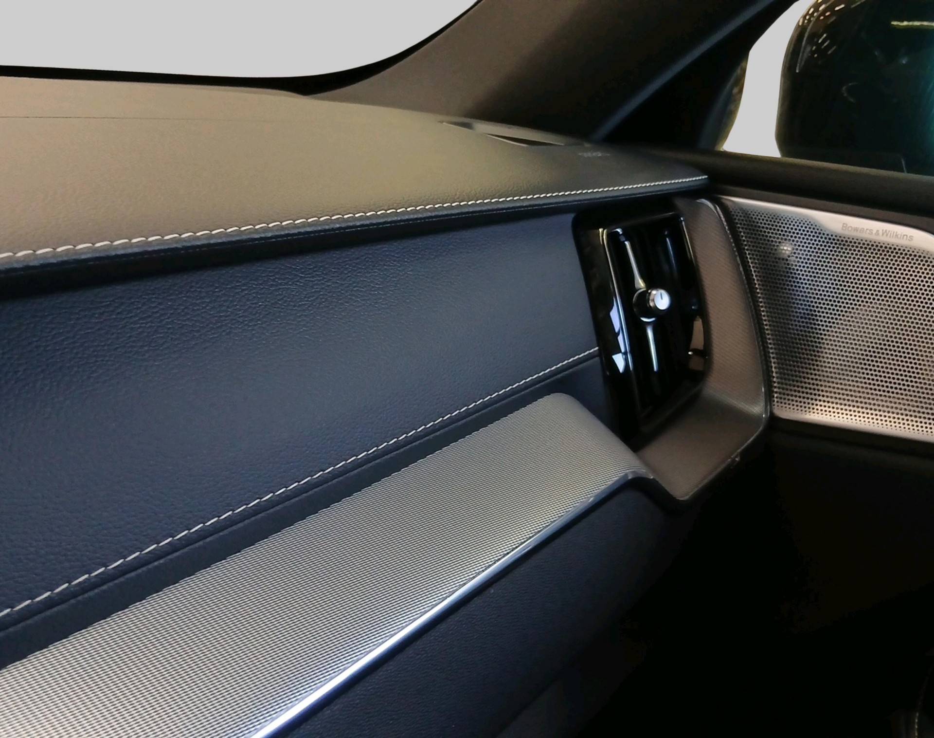 VOLVO XC60 2.0 T8 TE Polestar eAWD-image-17