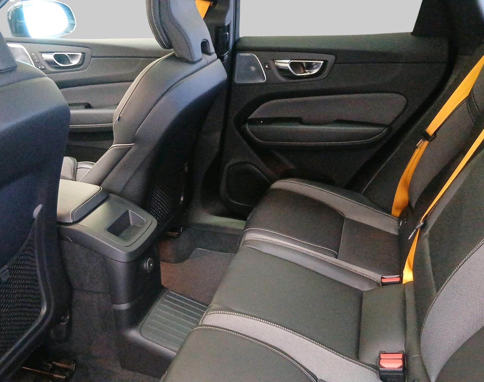 VOLVO XC60 2.0 T8 TE Polestar eAWD-showroom-element-3