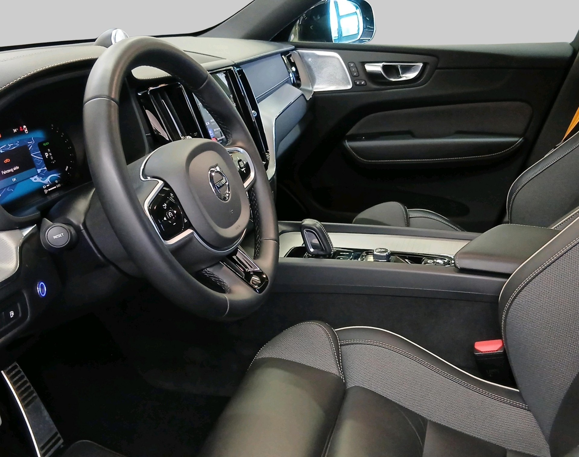 VOLVO XC60 2.0 T8 TE Polestar eAWD-showroom-element-2