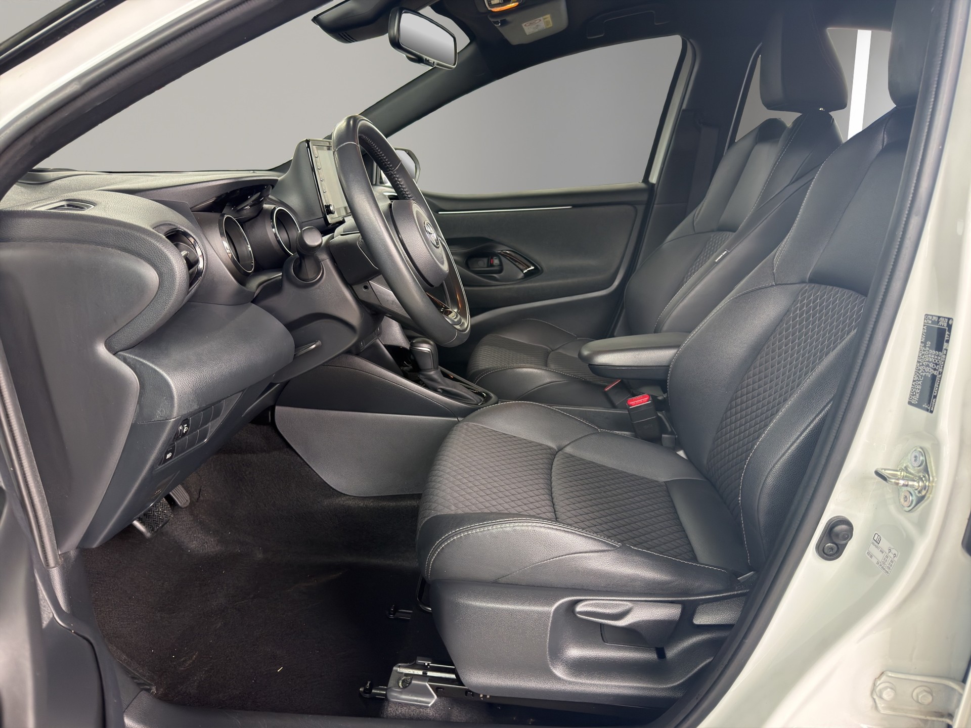 TOYOTA Yaris 1.5 Style e-CVT-image-6