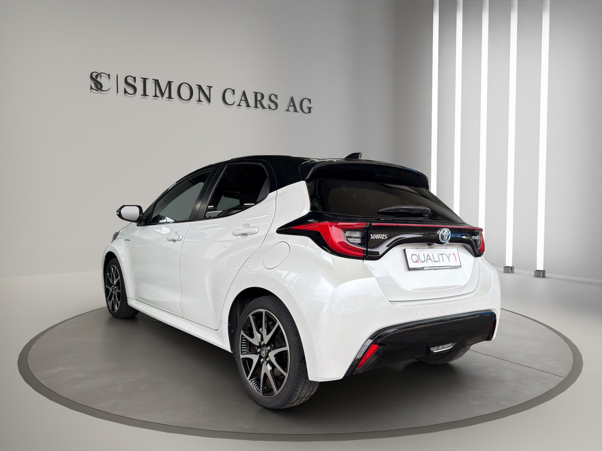 TOYOTA Yaris 1.5 Style e-CVT-image-1