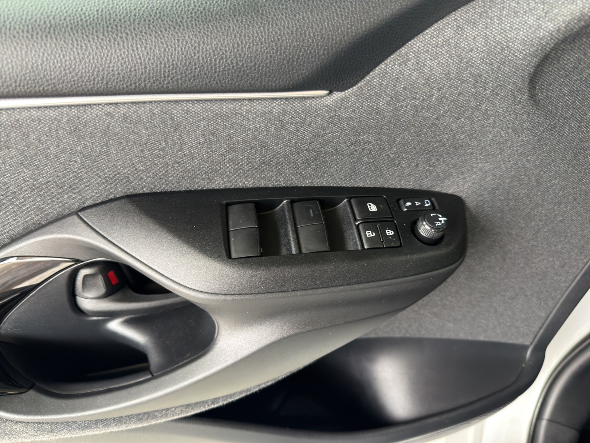 TOYOTA Yaris 1.5 Style e-CVT-image-7