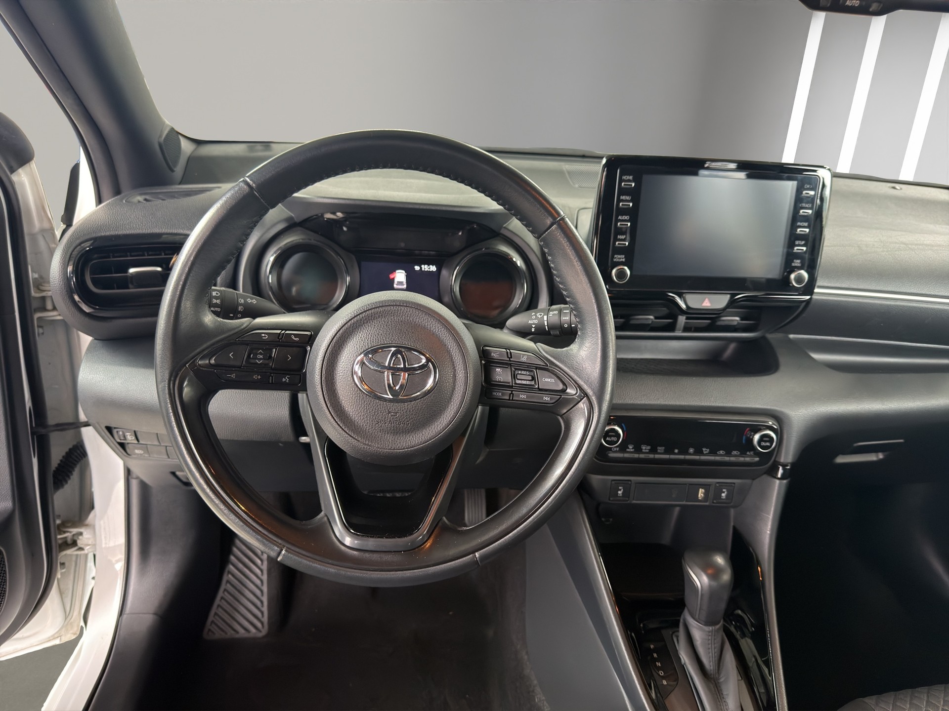 TOYOTA Yaris 1.5 Style e-CVT-image-4