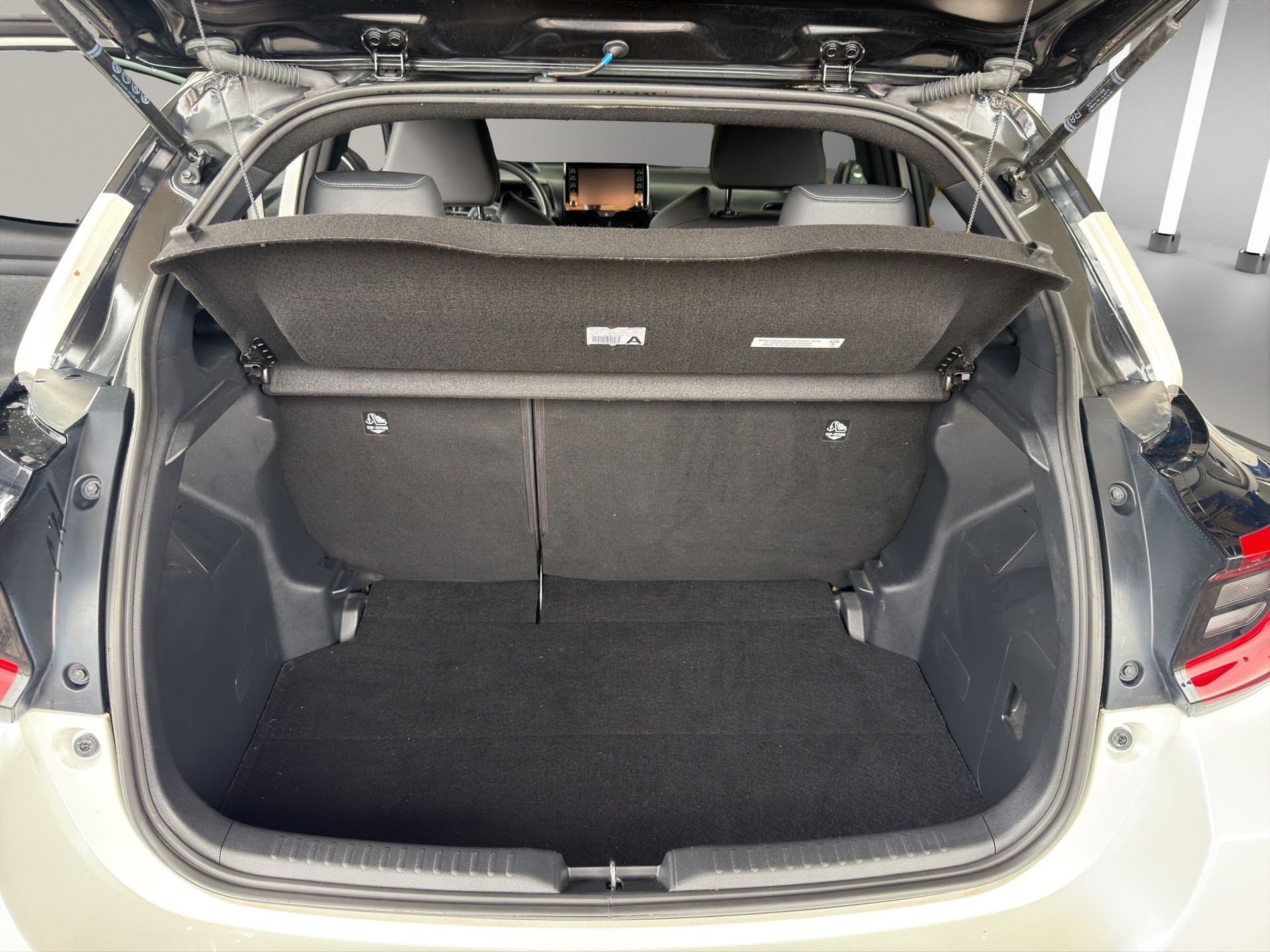 TOYOTA Yaris 1.5 Style e-CVT-image-10