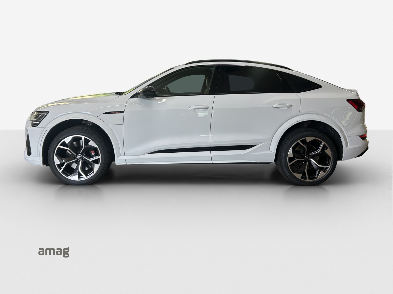 AUDI e-tron S Sportback quattro-showroom-element-1
