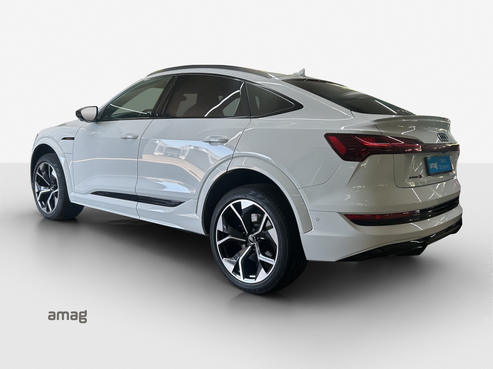AUDI e-tron S Sportback quattro-showroom-element-2