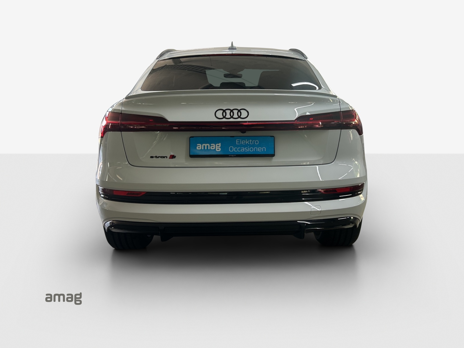 AUDI e-tron S Sportback quattro-showroom-element-3