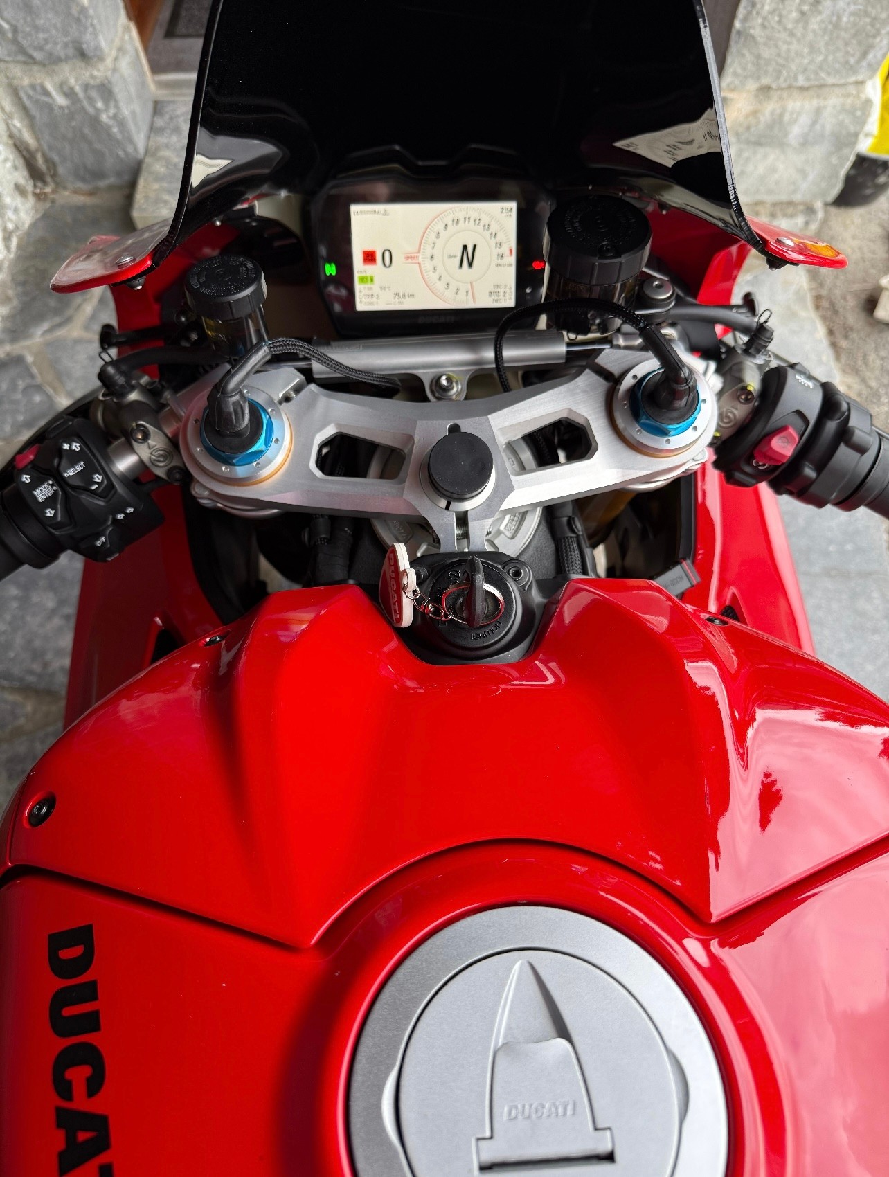 DUCATI Panigale V4 S-image-8