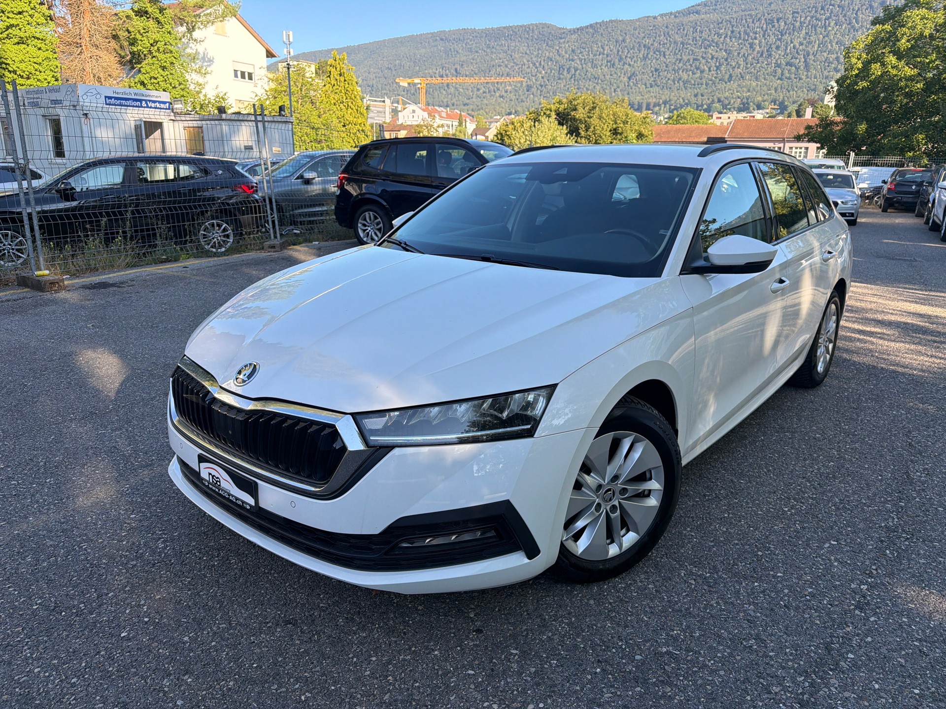 SKODA Octavia Combi 2.0 TDI DSG Ambition 4x4 * Gr. Navi * LED * PDC V&H ** Tempomat * Ab MFK