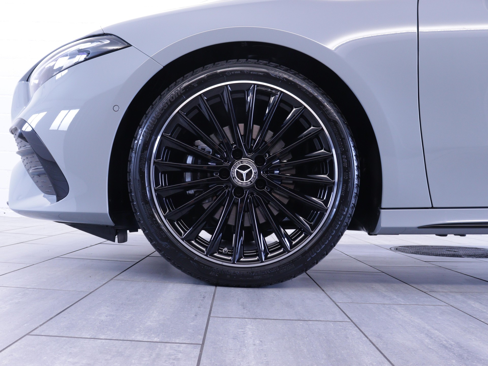 MERCEDES-BENZ A 220 d AMG Line-image-12