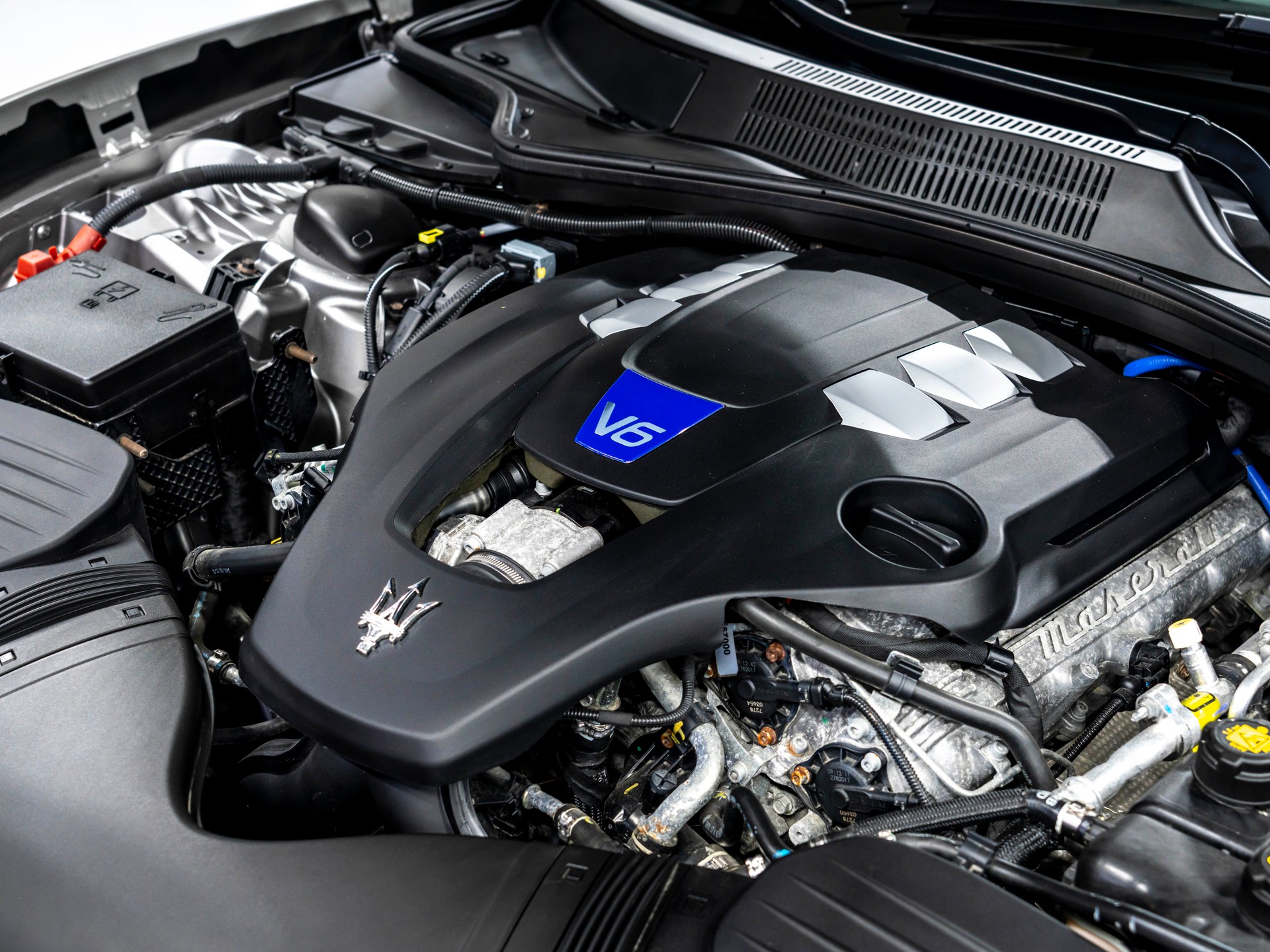 MASERATI Ghibli S Q4 3.0 V6 GranLusso Automatica-image-25