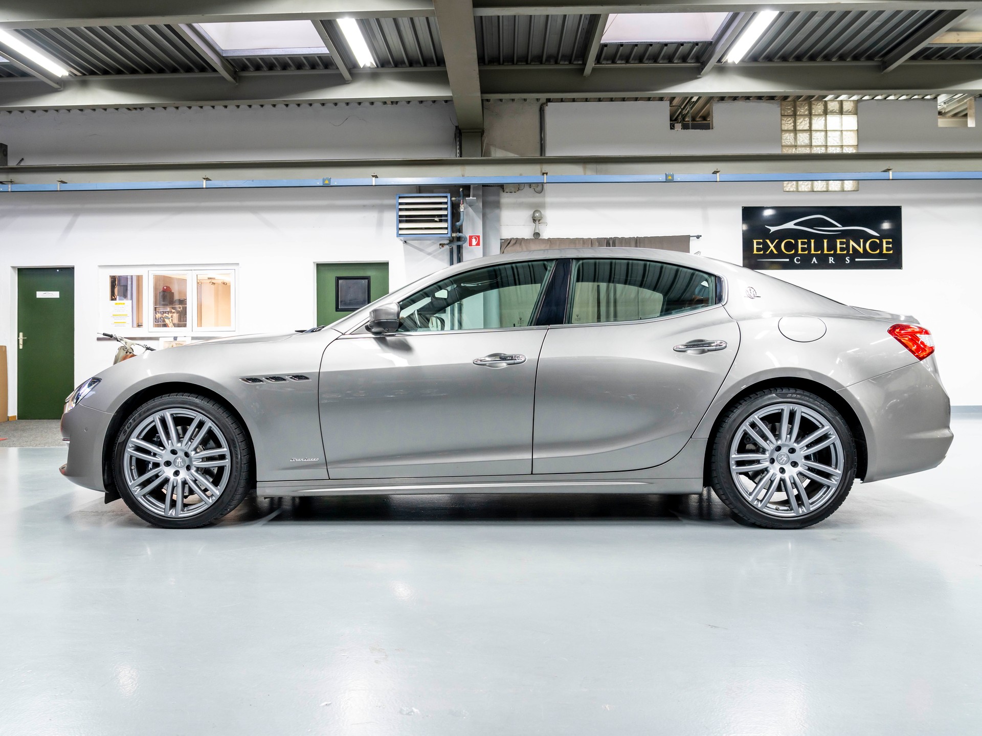 MASERATI Ghibli S Q4 3.0 V6 GranLusso Automatica-showroom-element-3