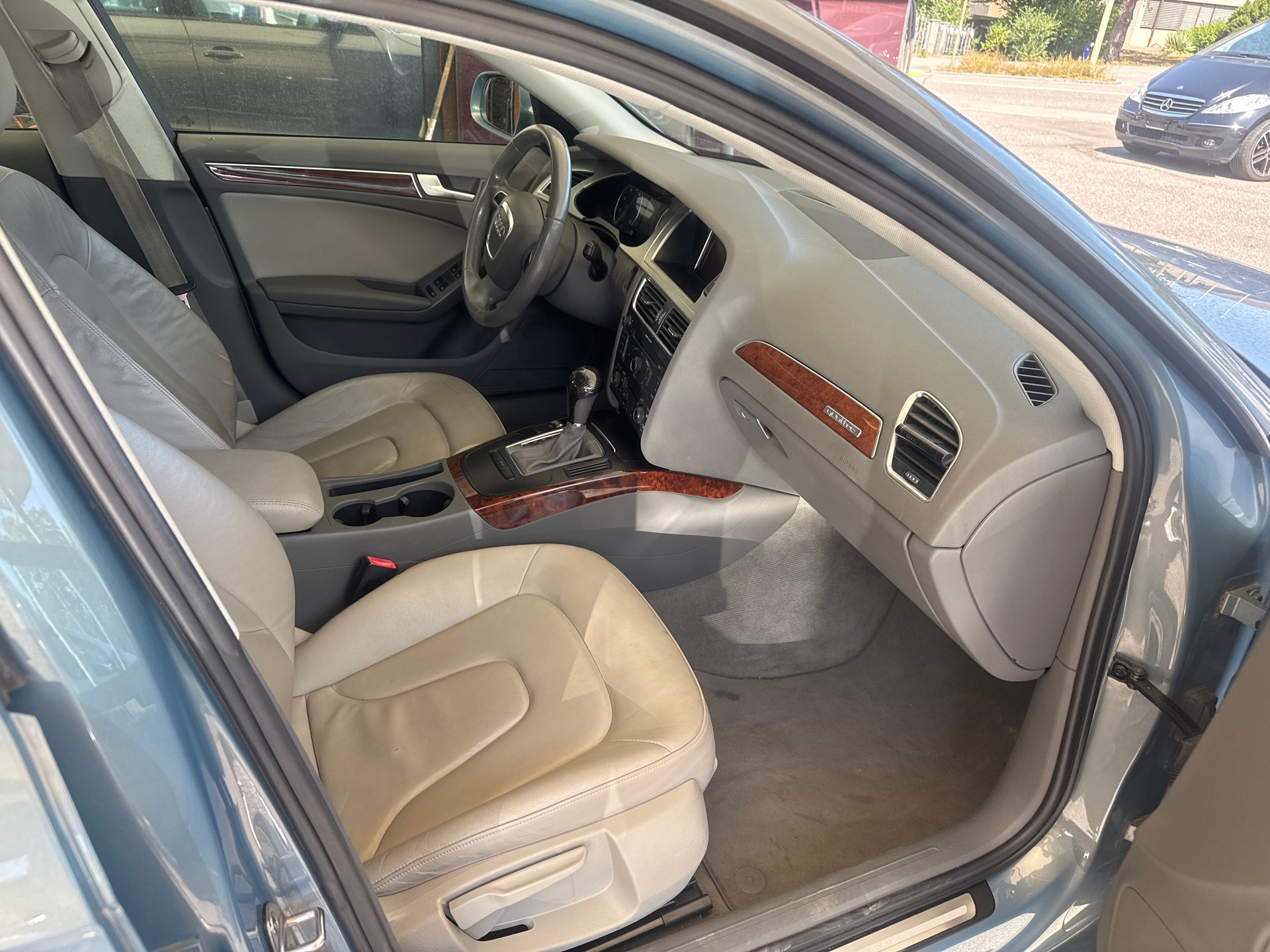 AUDI A4 Limousine 2.0 TFSI quattro S-tronic-showroom-element-3