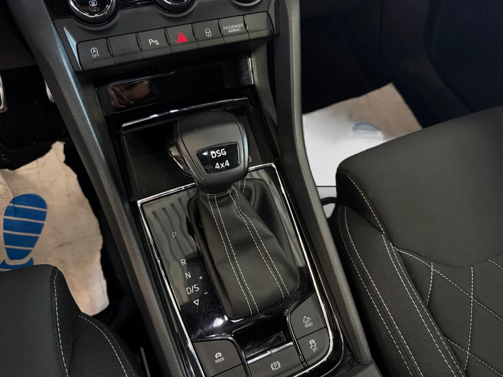 SKODA Karoq 2.0 TSI SportLine 4x4 DSG | CH-Auto | Aus 1-Hand | Frisch MFK | RF-Kamera-image-12