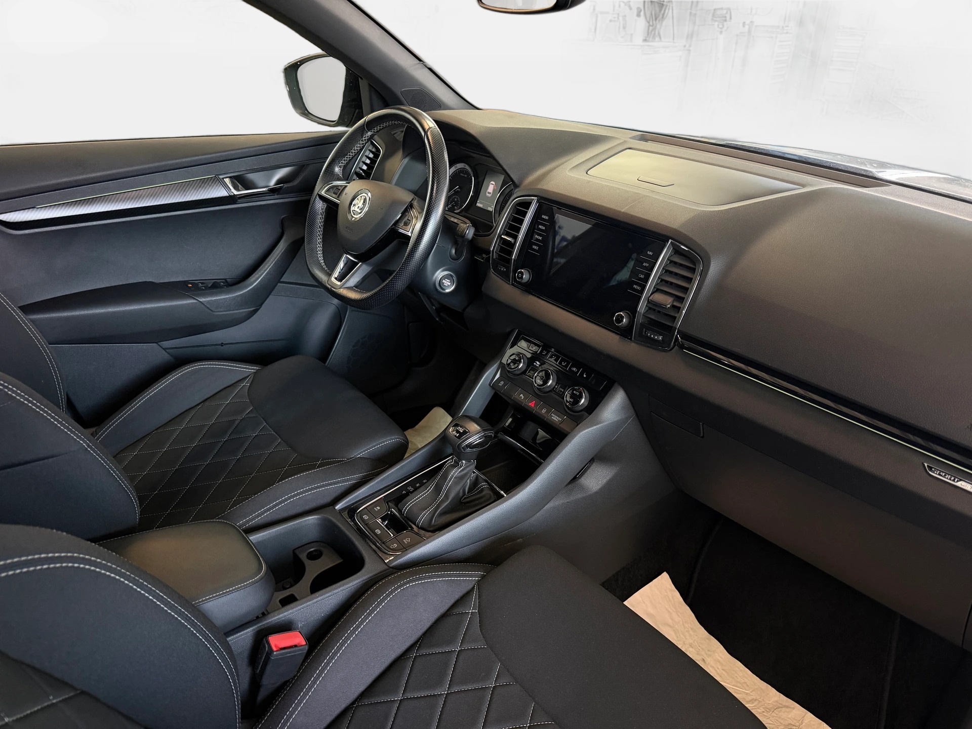 SKODA Karoq 2.0 TSI SportLine 4x4 DSG | CH-Auto | Aus 1-Hand | Frisch MFK | RF-Kamera-image-8