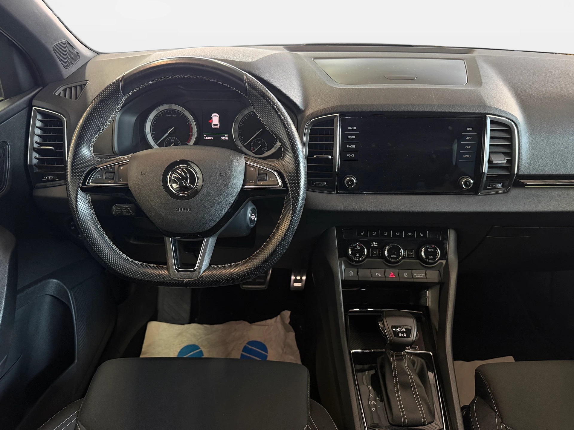 SKODA Karoq 2.0 TSI SportLine 4x4 DSG | CH-Auto | Aus 1-Hand | Frisch MFK | RF-Kamera-image-11