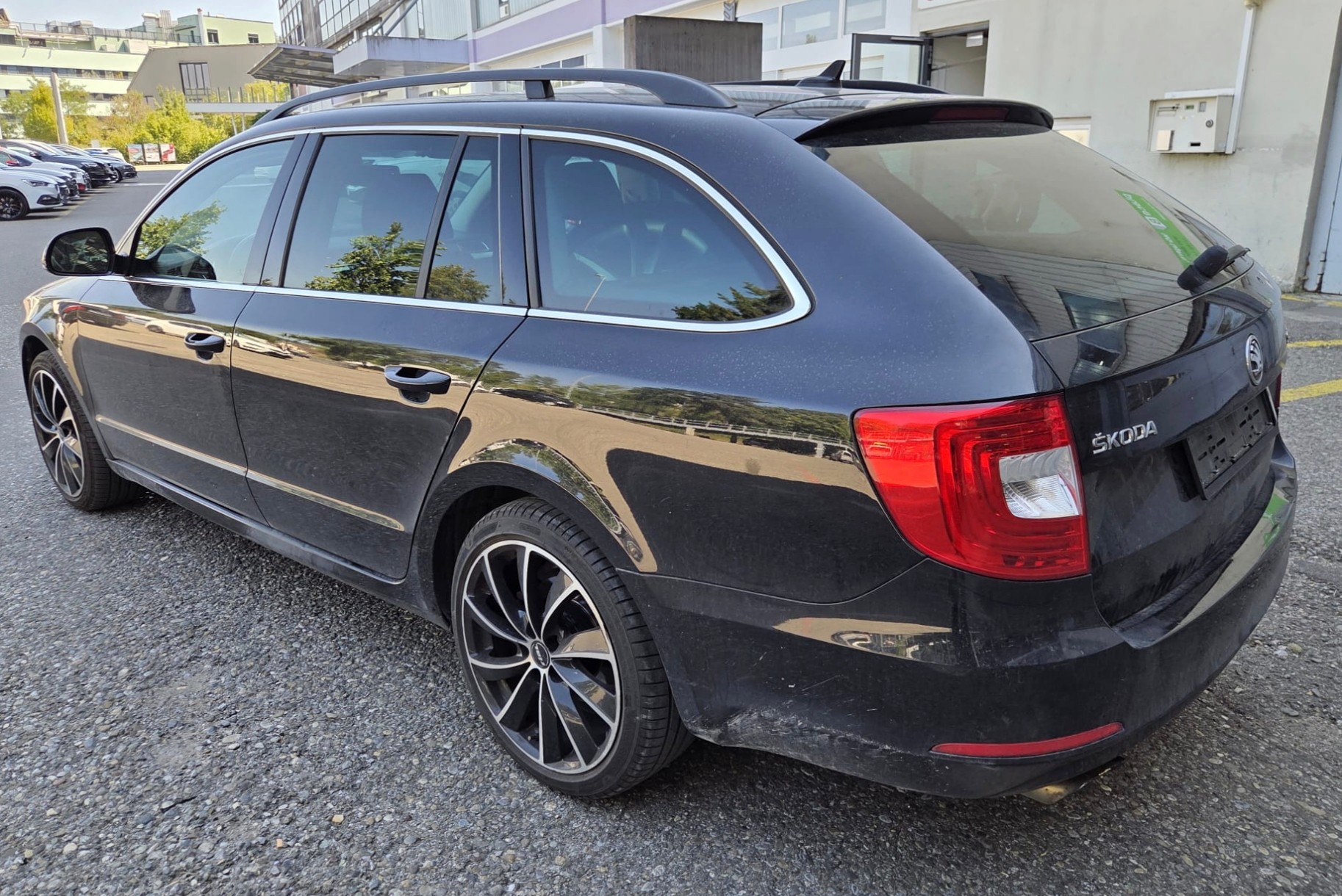 SKODA Superb 2.0 TDi Ambition DSG-image-3