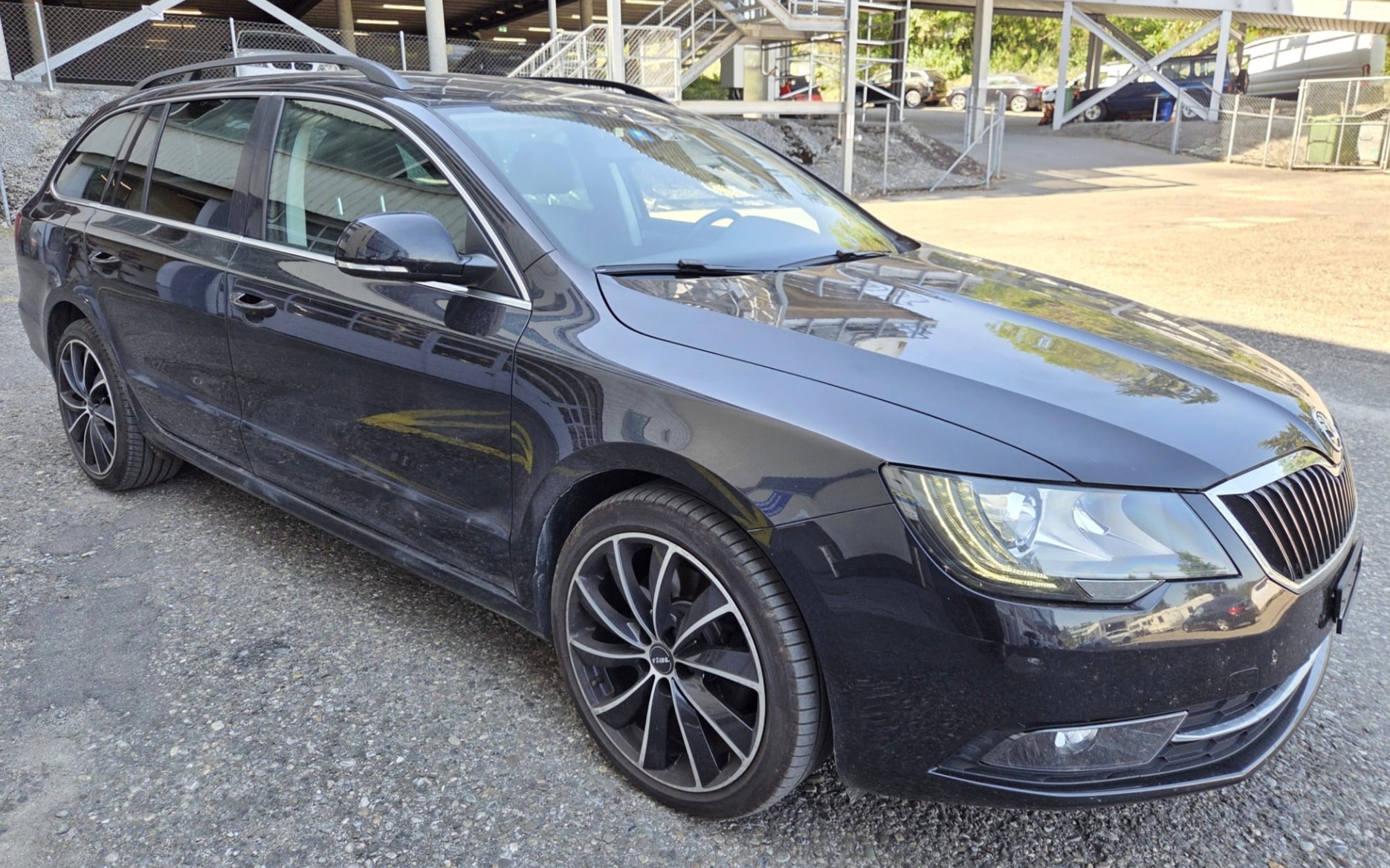 SKODA Superb 2.0 TDi Ambition DSG-image-1