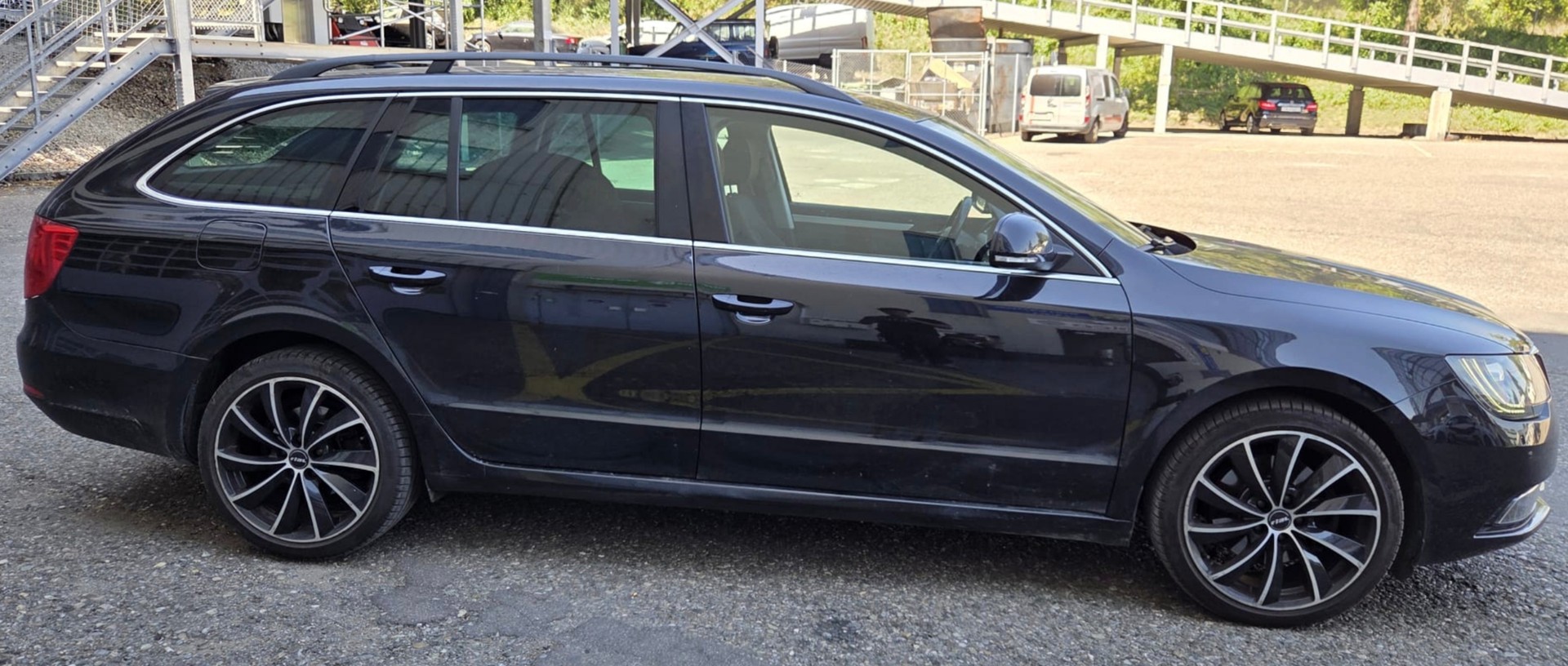 SKODA Superb 2.0 TDi Ambition DSG-image-5