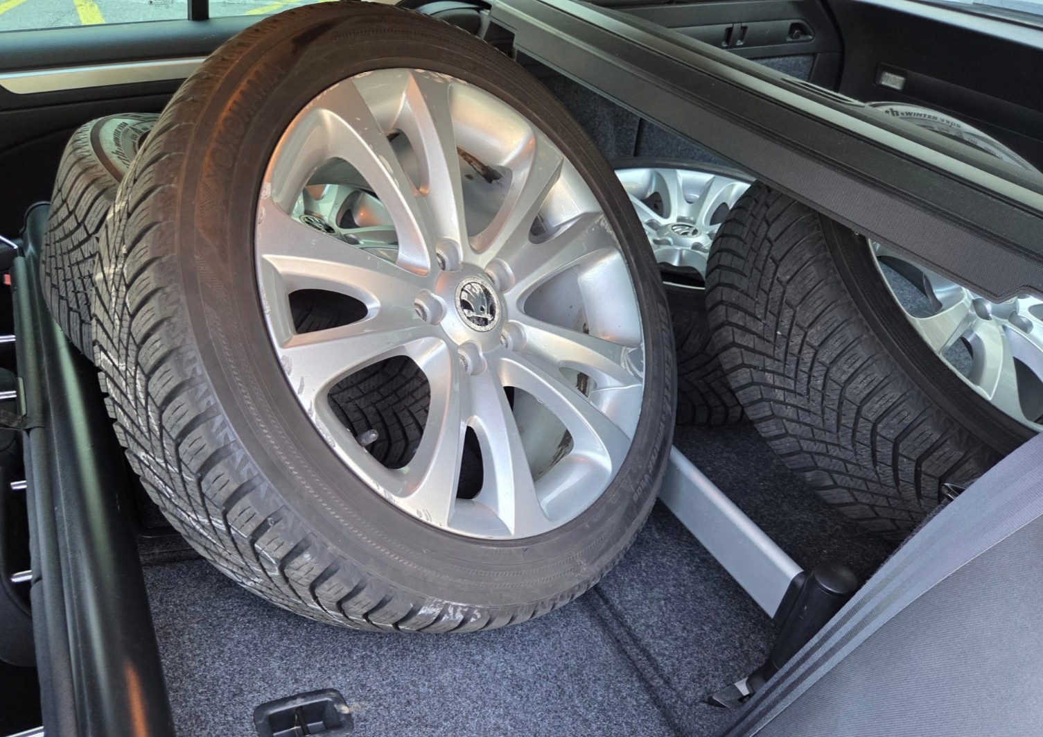 SKODA Superb 2.0 TDi Ambition DSG-image-9