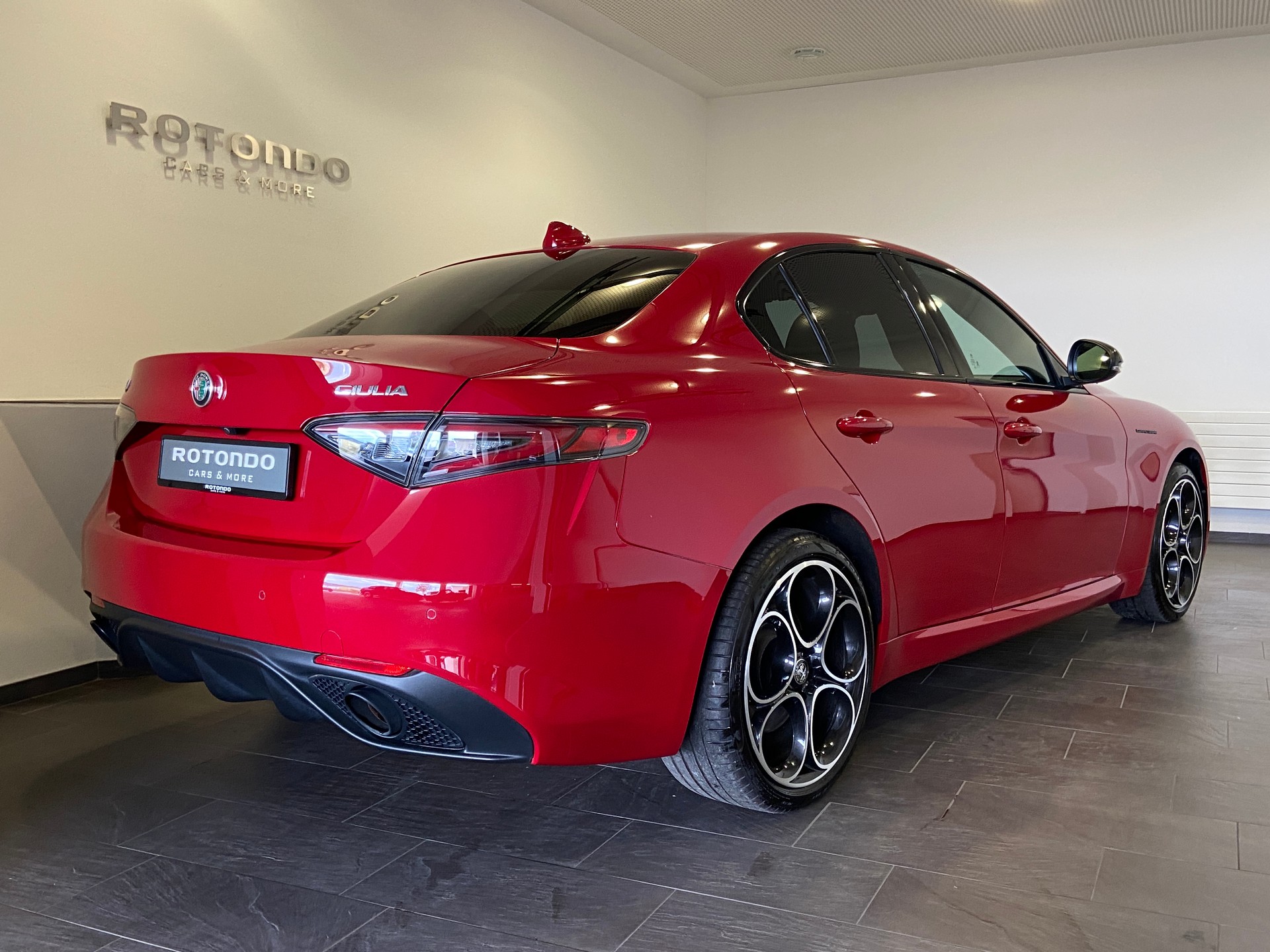 ALFA ROMEO Giulia 2.0 Competizione Q4 AT8-showroom-element-1