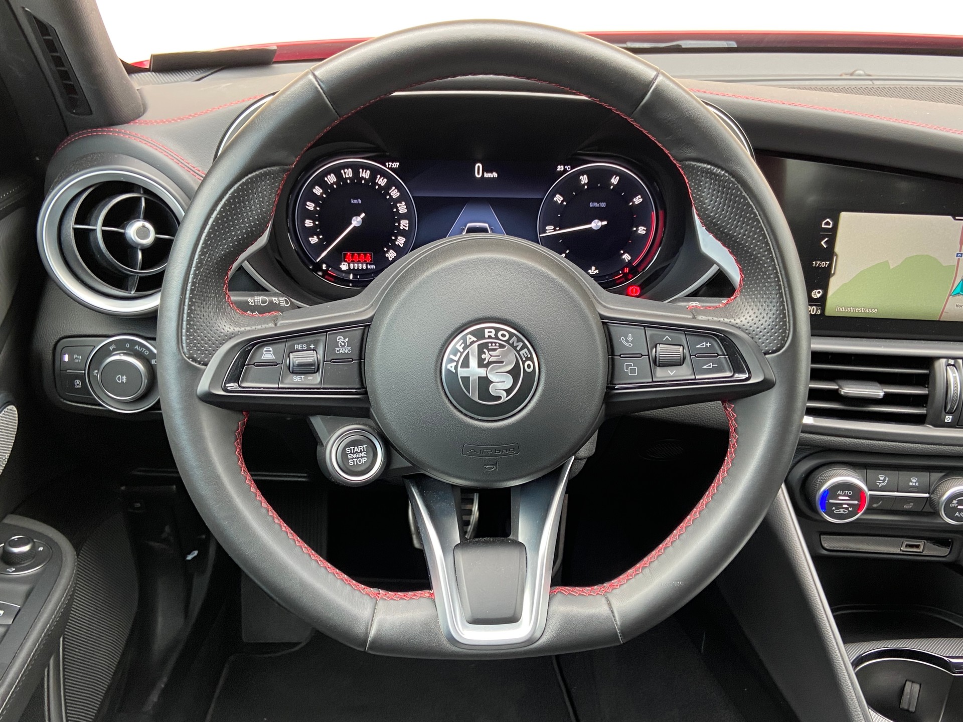 ALFA ROMEO Giulia 2.0 Competizione Q4 AT8-image-8