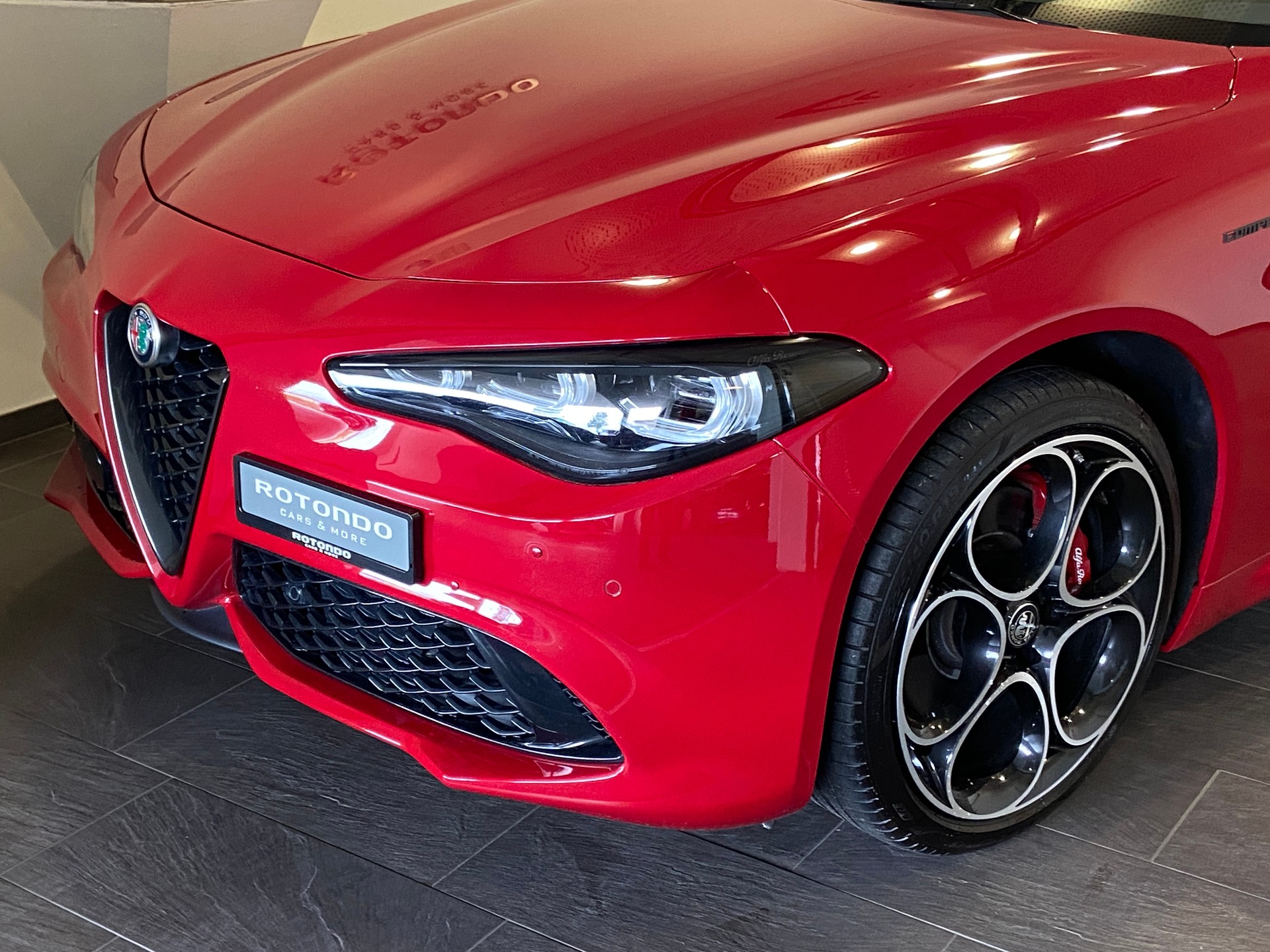 ALFA ROMEO Giulia 2.0 Competizione Q4 AT8-showroom-element-2