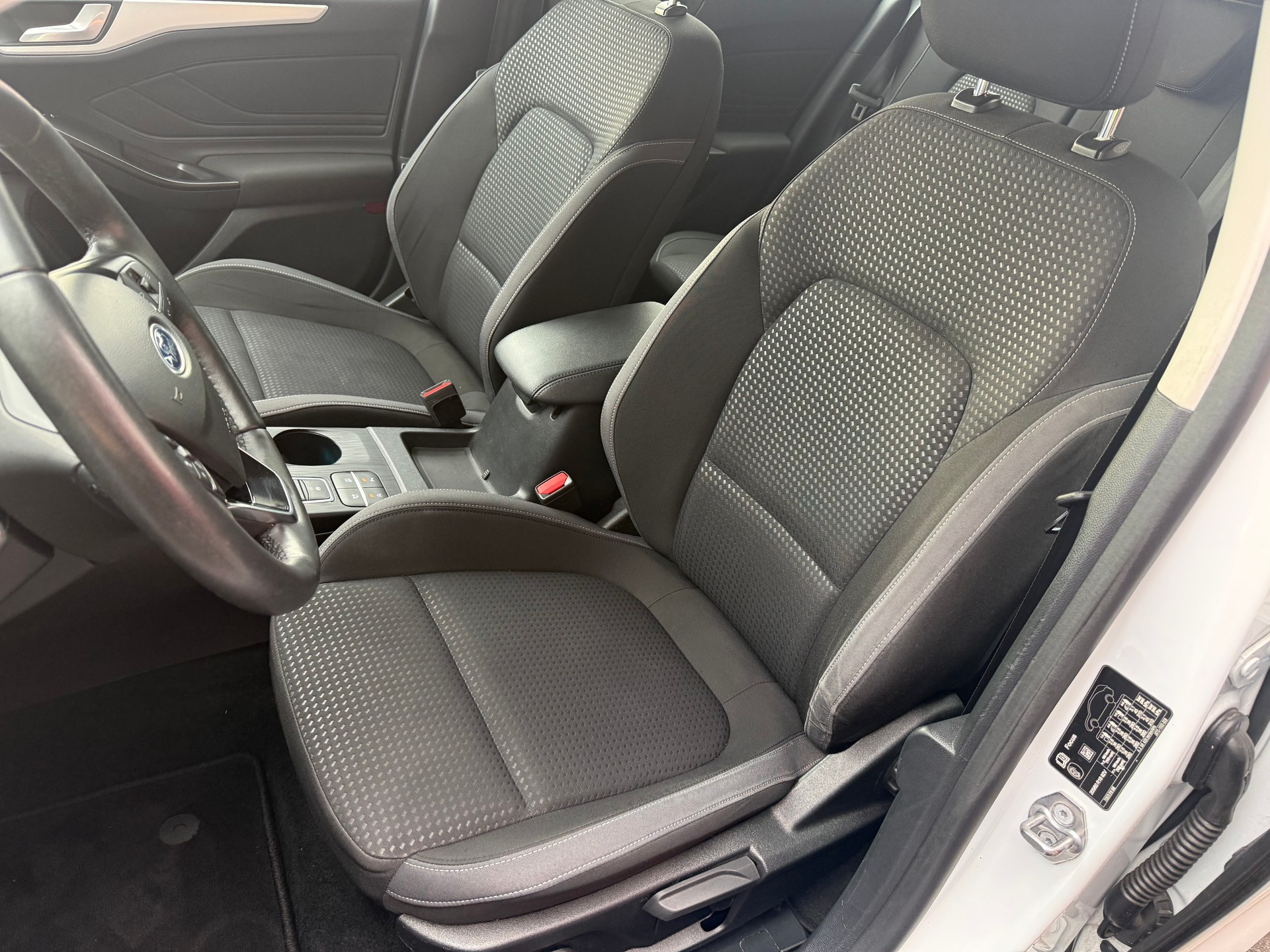 FORD Focus 1.5 TDCi Cool Connect Automatic-showroom-element-3