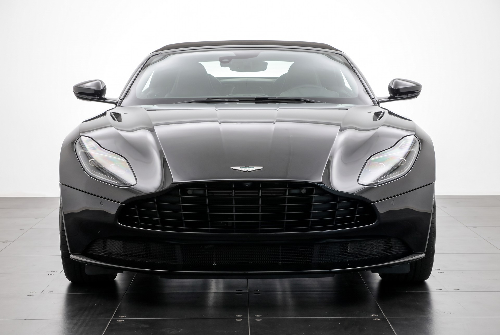 ASTON MARTIN DB11 V8 Volante Touchtronic 3 Shadow Edition-showroom-element-1