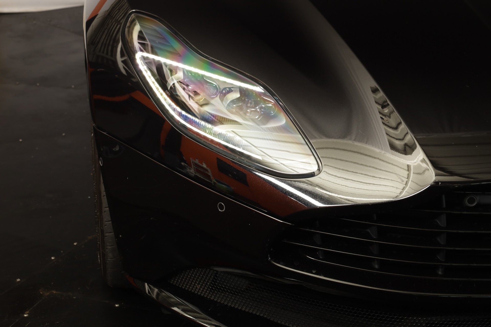 ASTON MARTIN DB11 V8 Volante Touchtronic 3 Shadow Edition-image-32