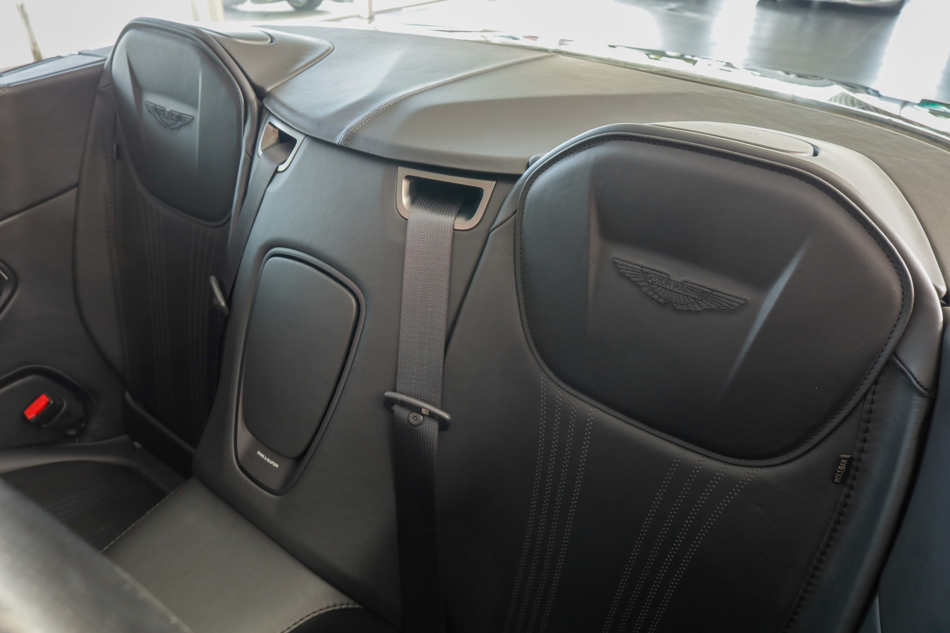 ASTON MARTIN DB11 V8 Volante Touchtronic 3 Shadow Edition-image-14