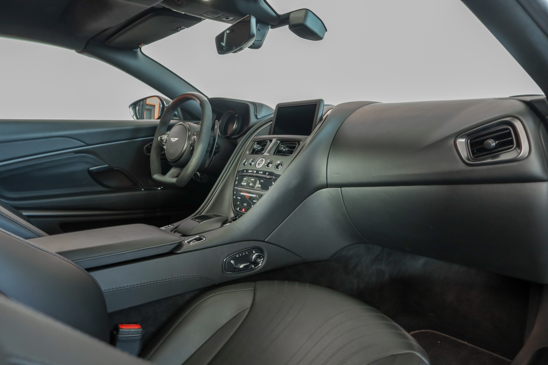 ASTON MARTIN DB11 V8 Volante Touchtronic 3 Shadow Edition-image-9