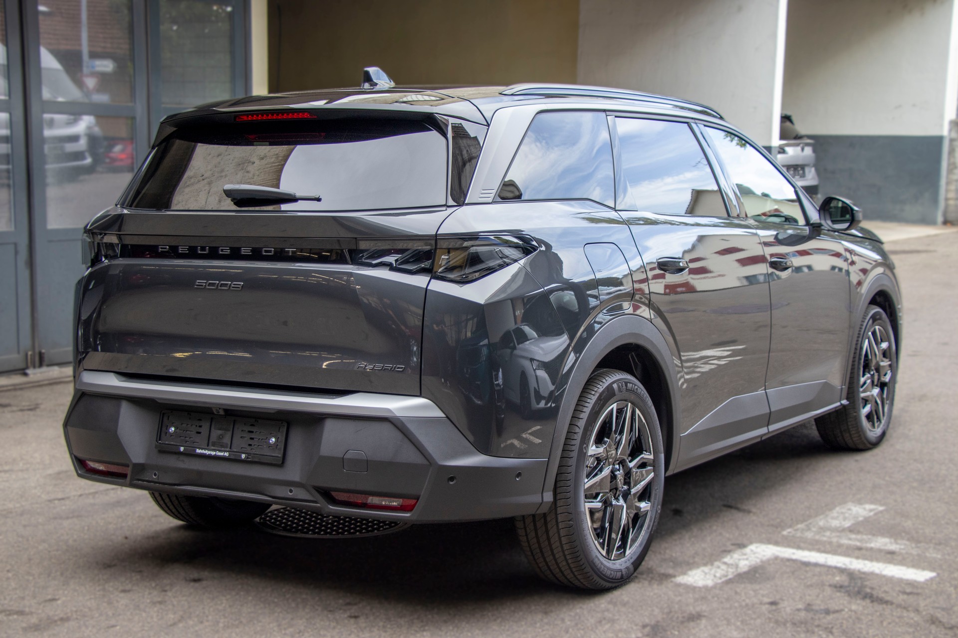 PEUGEOT 5008 145 Hybrid e-DCS6 GT Exclusive-showroom-element-2