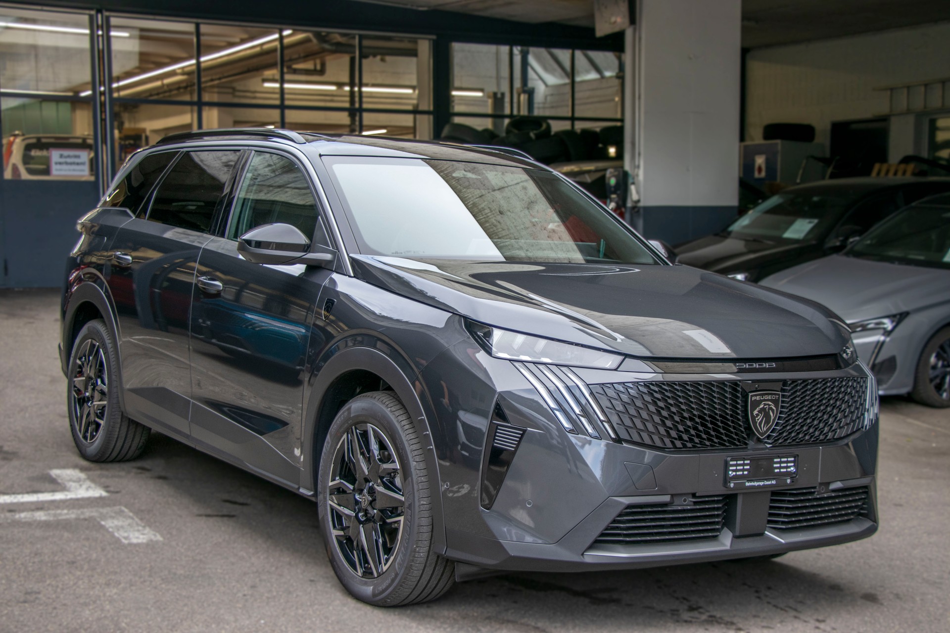 PEUGEOT 5008 145 Hybrid e-DCS6 GT Exclusive-showroom-element-3