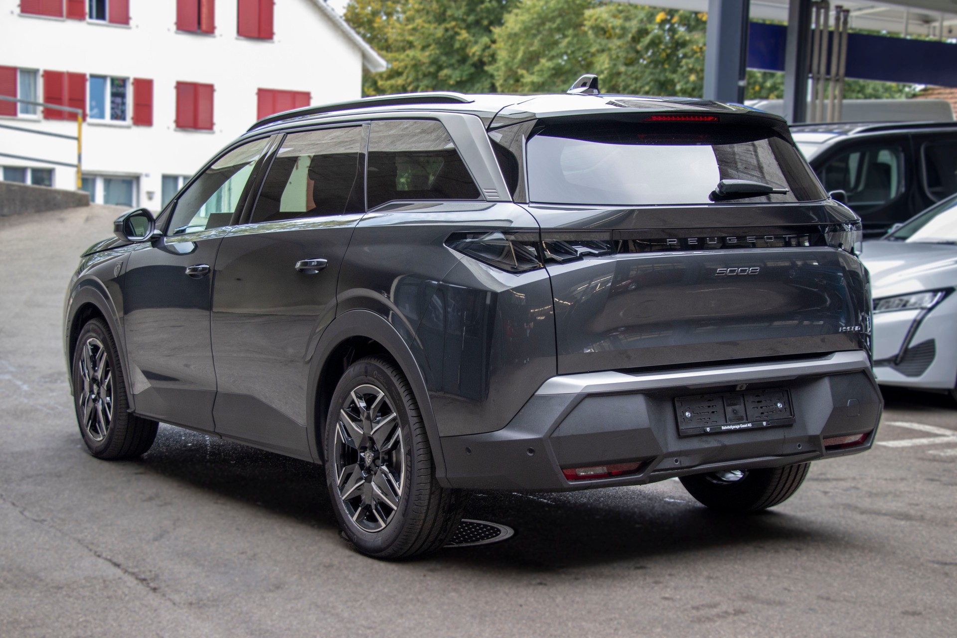 PEUGEOT 5008 145 Hybrid e-DCS6 GT Exclusive-showroom-element-1