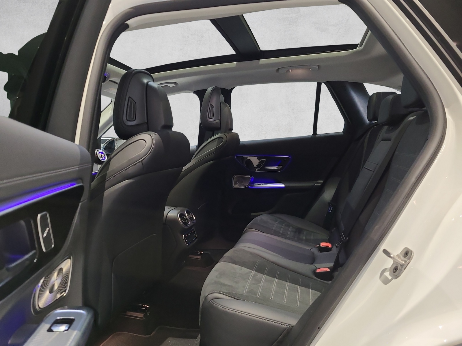 MERCEDES-BENZ GLC 220 d 4M AMG X254-showroom-element-2