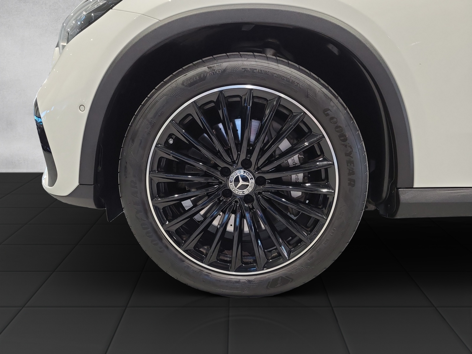 MERCEDES-BENZ GLC 220 d 4M AMG X254-showroom-element-1