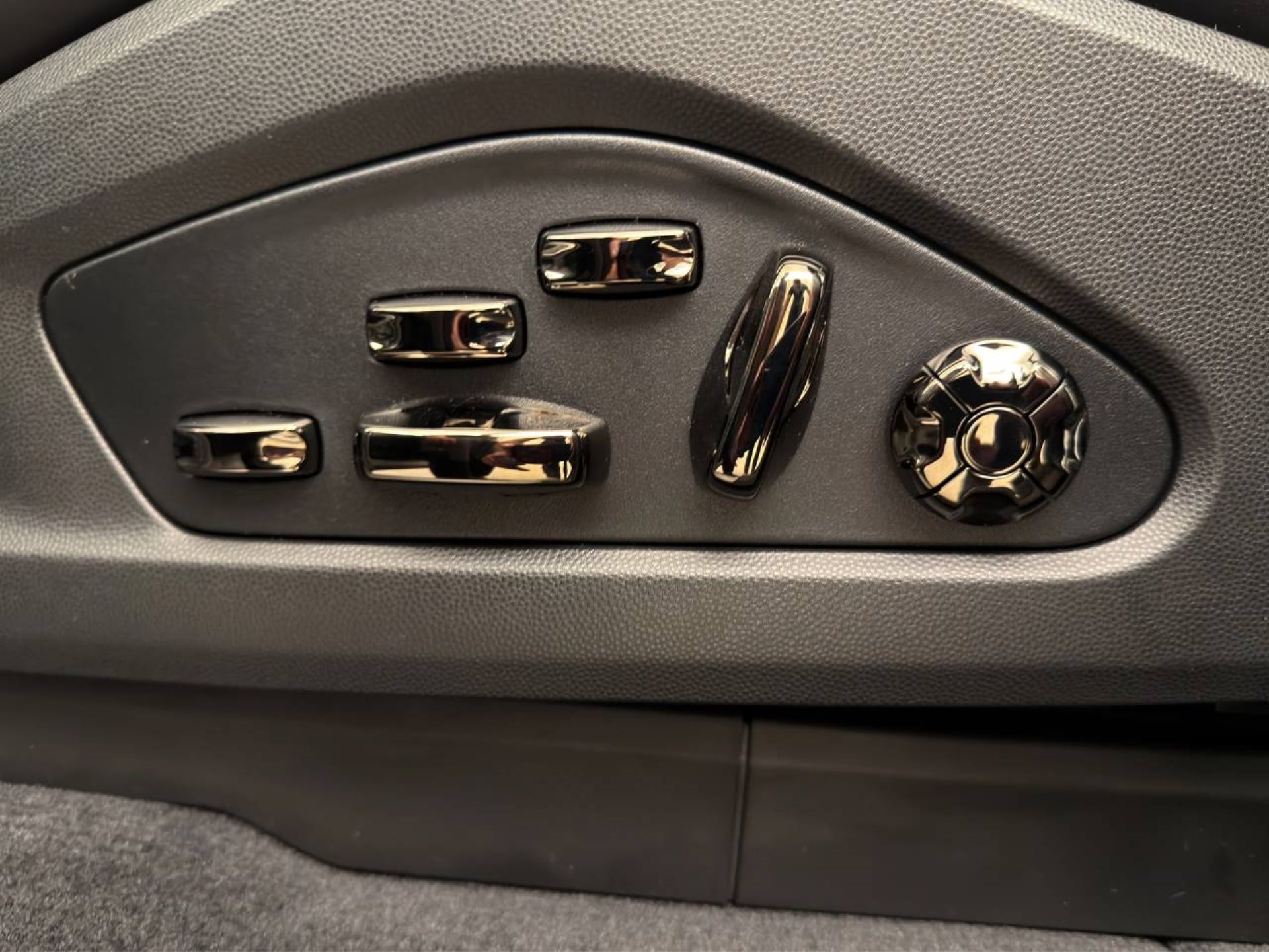 PORSCHE Cayenne Coupé Electric-image-24