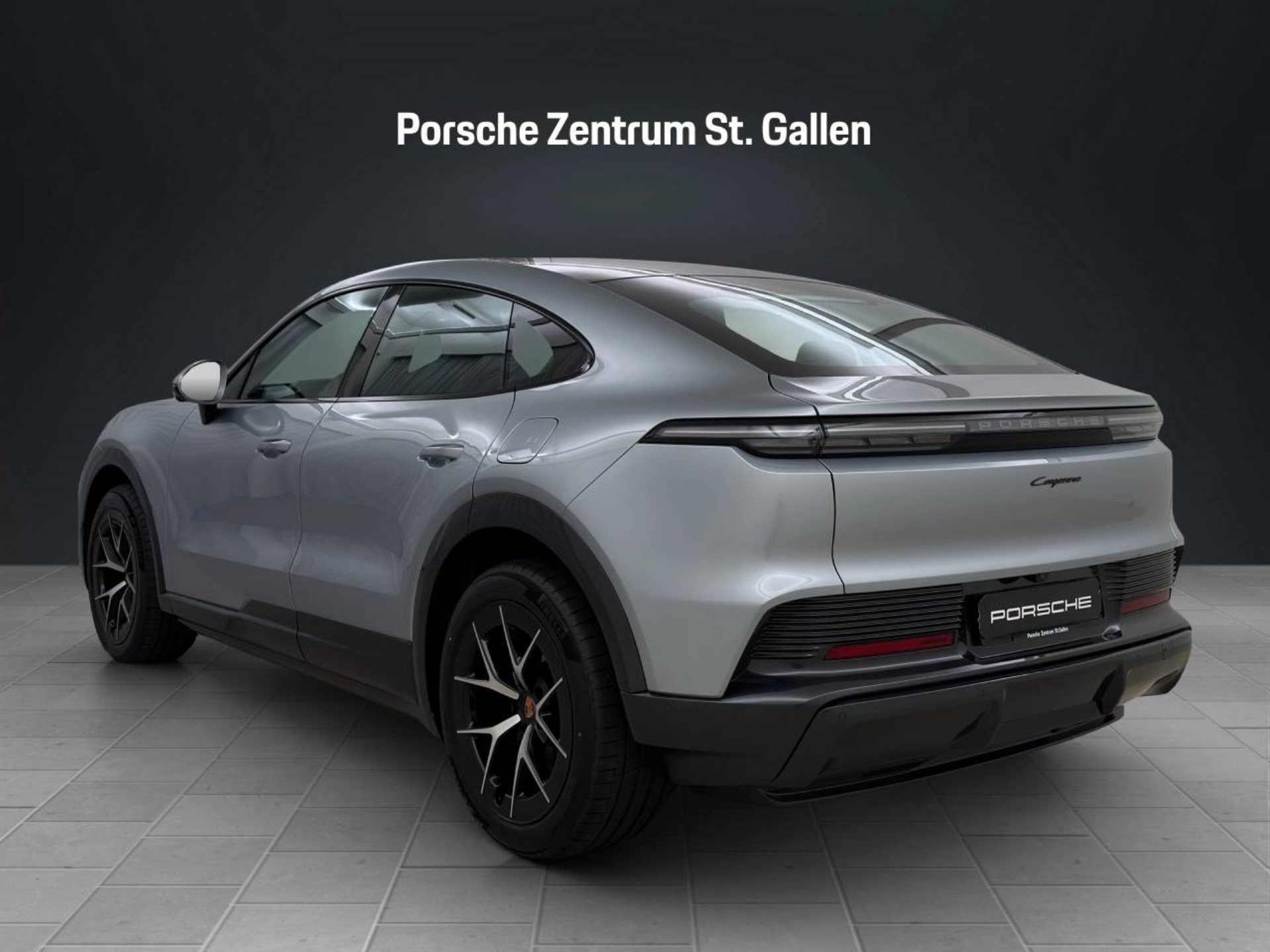 PORSCHE Cayenne Coupé Electric-showroom-element-2