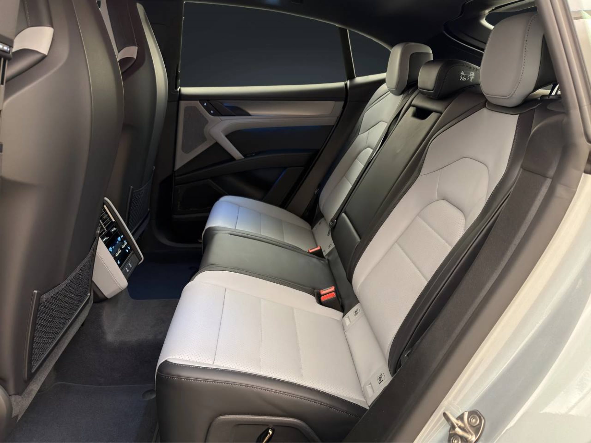 PORSCHE Cayenne Coupé Electric-image-14
