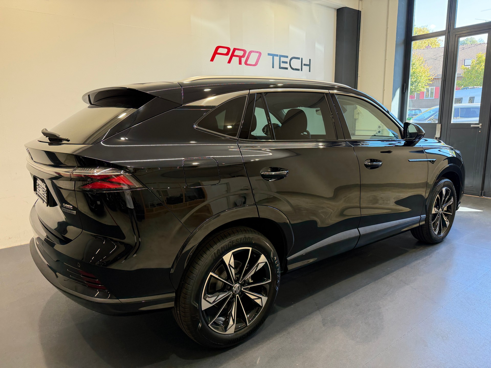 MG HS 1.5 Vollhybrid Luxury Automat-showroom-element-3