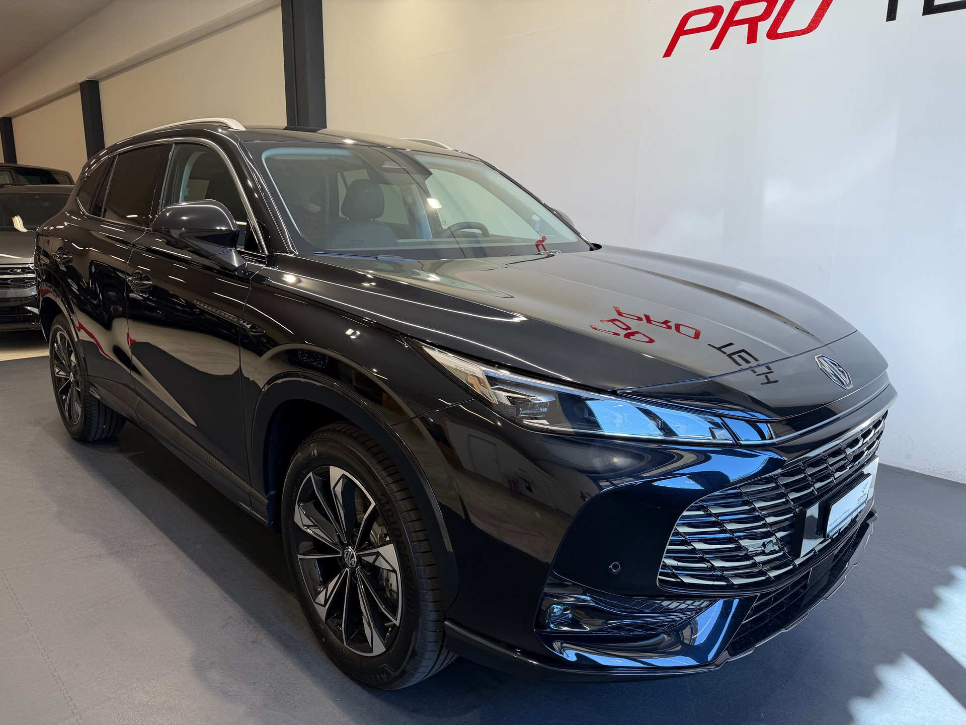 MG HS 1.5 Vollhybrid Luxury Automat-showroom-element-1