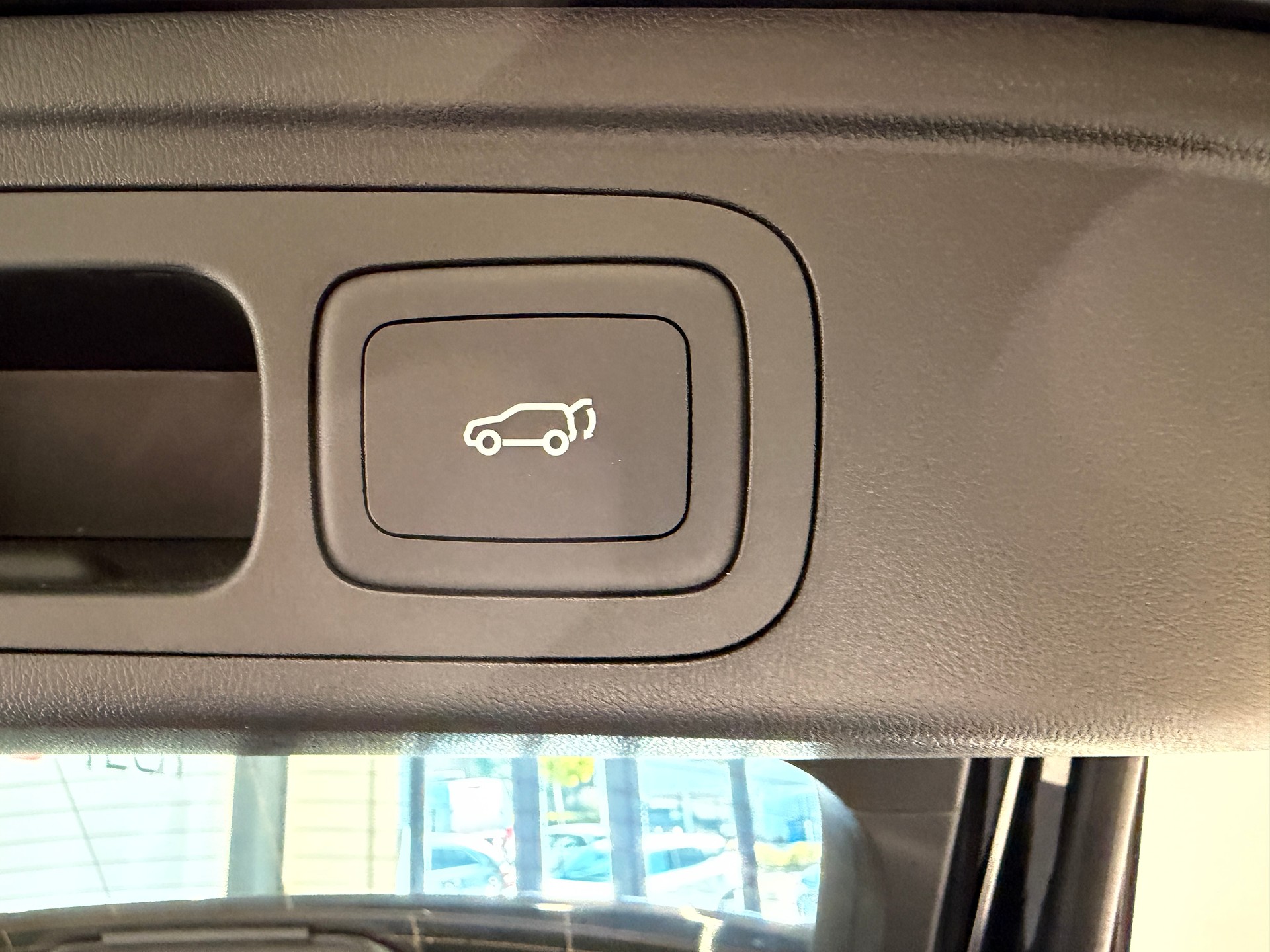MG HS 1.5 Vollhybrid Luxury Automat-image-12
